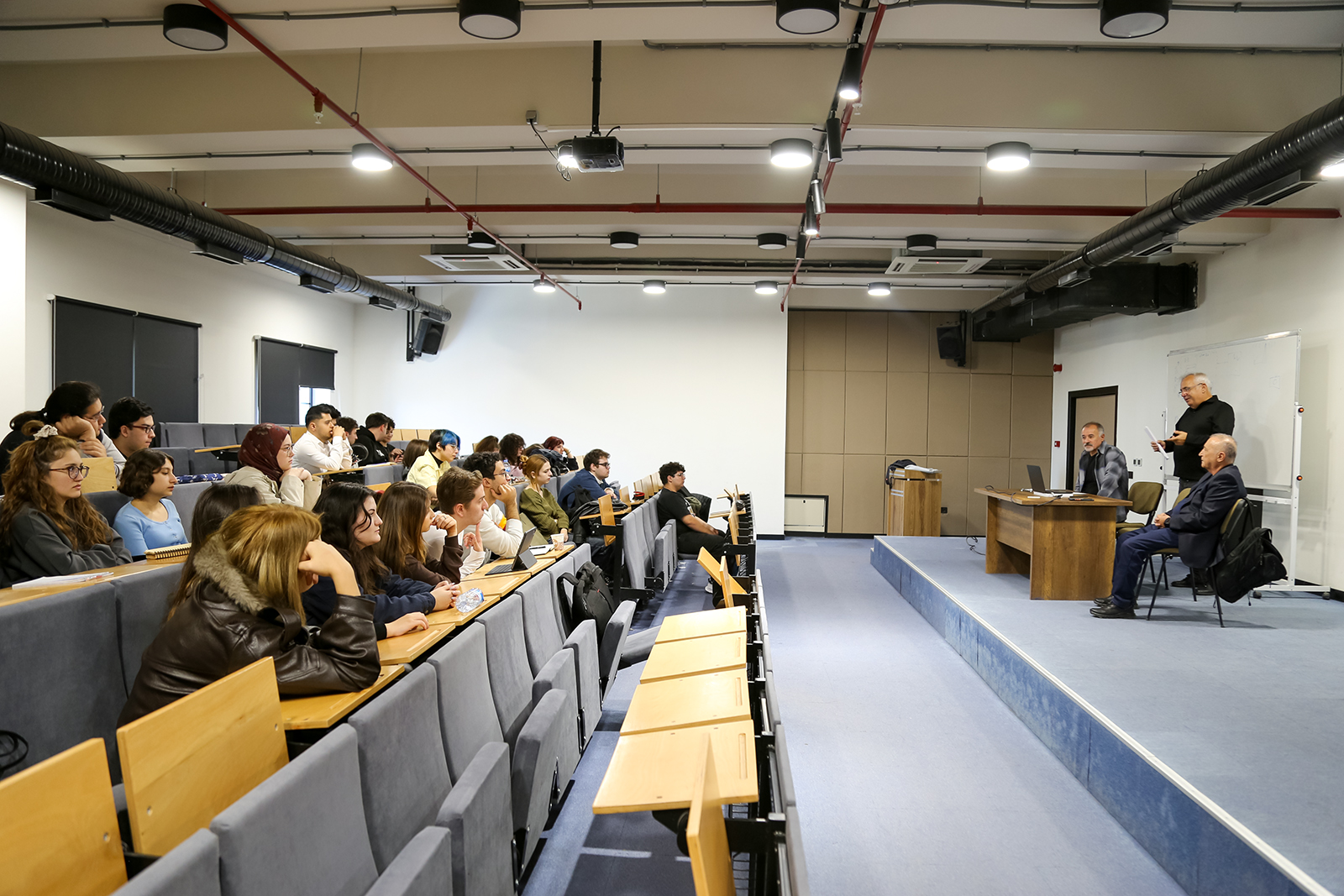 Radyo Yayıncılığında Teknoloji Foto-1